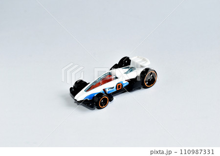 Racing sports car, top view. 110987331