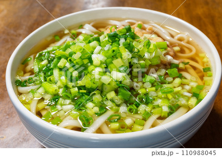 とても美味しい日本の一般家庭の麺料理 110988045