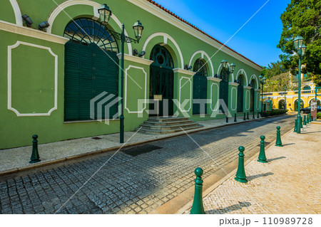 マカオ 聖オーガスティン広場周辺の町並み マカオ 聖オーガスティン広場周辺の町並み 110989728