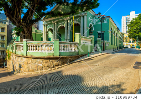 マカオ　聖オーガスティン広場周辺の町並み 110989734