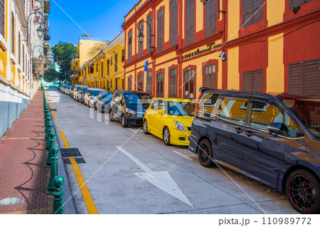マカオ　ラザロ地区の町並み 110989772