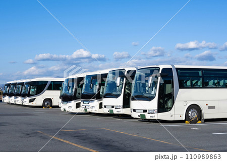 観光バス 110989863