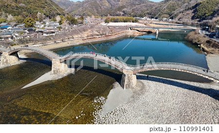 山口県岩国市、名勝【錦帯橋】ドローン空撮_No08 110991401