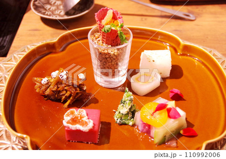 ホテルディナーの前菜 110992006