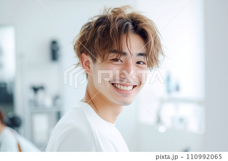 茶髪のイケメン男性・ヘアスタイル「AI生成画像」 110992065