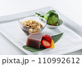 おいしそうなデザート 110992612