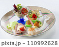 おいしそうな前菜料理 110992628