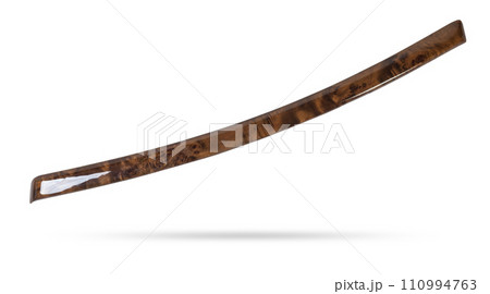 Decorative overlay of the panel and doors of the car interior from the root of the walnut tree in brown color. 110994763
