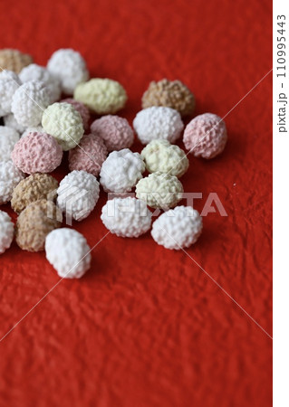 大豆のお菓子でタンパク質を簡単摂取　カラフル豆菓子 110995443