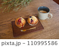 ブルーベリーマフィンとジャムマフィン_2 110995586
