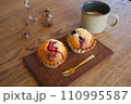 ブルーベリーマフィンとジャムマフィン_3 110995587