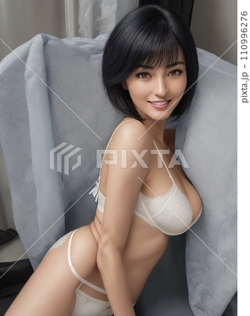 ランジェリーの女性 ランジェリーの女性 110996276