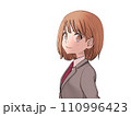 振り向く女性 110996423