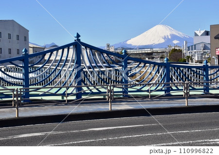 茅ヶ崎市 東海道(国道1号線)沿い南湖の左冨士と鳥井戸橋 茅ヶ崎市 東海道(国道1号線)沿い南湖の左冨士と鳥井戸橋 110996822