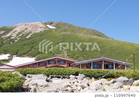 白山室堂と御前峰 110997640