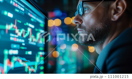 テクノロジーに精通したエコノミストが高度なコンピュータ設定でリアルタイムの取引データを分析。AI画像 テクノロジーに精通したエコノミストが高度なコンピュータ設定でリアルタイムの取引データを分析。AI画像 111001215