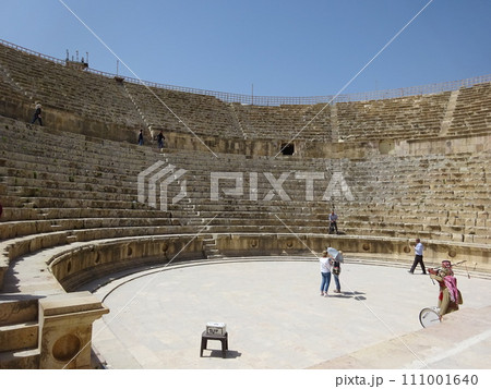 南劇場　ヨルダン・ジェラシュのローマ遺跡 111001640