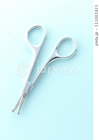 鼻毛を切るハサミ 111001821