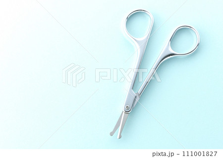 鼻毛を切るハサミ 111001827