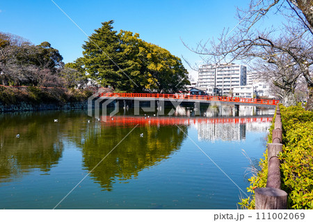 小田原城二の丸東堀に架かる学橋(神奈川県小田原市) 小田原城二の丸東堀に架かる学橋(神奈川県小田原市) 111002069