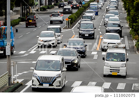 渋滞する幹線道路 渋滞する幹線道路 111002075