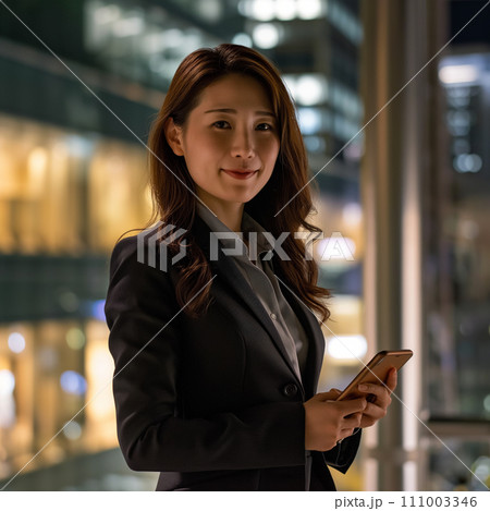 AI画像生成 夜の街を歩く女性 AI画像生成 夜の街を歩く女性 111003346