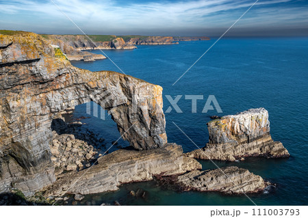 Rock Formation Green Bridge At The Atlantic Coast Of Wales In Pembrokeshire, United Kingdom 111003793
