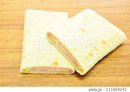 ハムとチーズのブリトー 111004241
