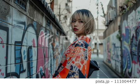 路地裏を歩く着物の女性　（AI生成） 111004477