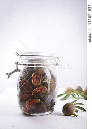 Roasted Fig halves served in glass bank 111004657