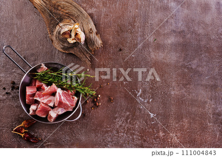 Raw organic meat ( beef or lamb ) in metal bowl 111004843