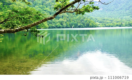 栃木県日光市の湯ノ湖 111006719