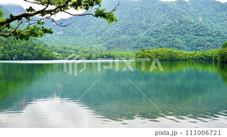 栃木県日光市の湯ノ湖 111006721