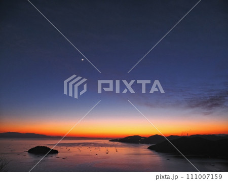 万葉の岬から見る播磨灘の夕景 万葉の岬から見る播磨灘の夕景 111007159