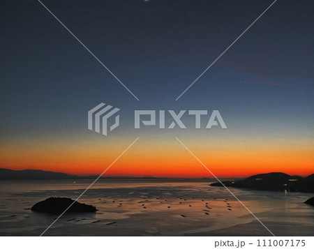 万葉の岬から見る播磨灘の夕景 万葉の岬から見る播磨灘の夕景 111007175