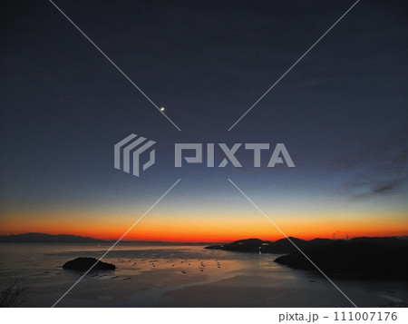 万葉の岬から見る播磨灘の夕景 万葉の岬から見る播磨灘の夕景 111007176
