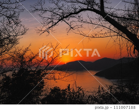万葉の岬から見る播磨灘の夕景 万葉の岬から見る播磨灘の夕景 111007188