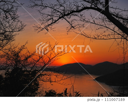万葉の岬から見る播磨灘の夕景 万葉の岬から見る播磨灘の夕景 111007189