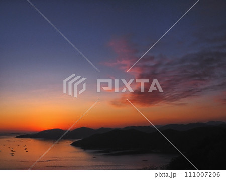 万葉の岬から見る播磨灘の夕景 万葉の岬から見る播磨灘の夕景 111007206