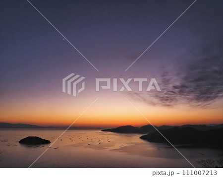 万葉の岬から見る播磨灘の夕景 111007213