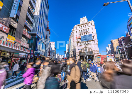 日本の東京都市景観JN.1…浅草はコロナ禍前の賑わい…青空に映える浅草駅=1月27日 日本の東京都市景観JN.1…浅草はコロナ禍前の賑わい…青空に映える浅草駅=1月27日 111007349