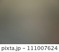 濃グレーからグレージュのグラデーション 111007624