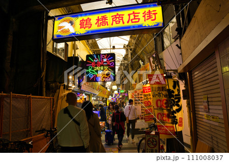 【大阪府】3月・賑わう鶴橋商店街 111008037