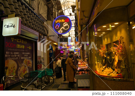 【大阪府】3月・賑わう鶴橋商店街 111008040