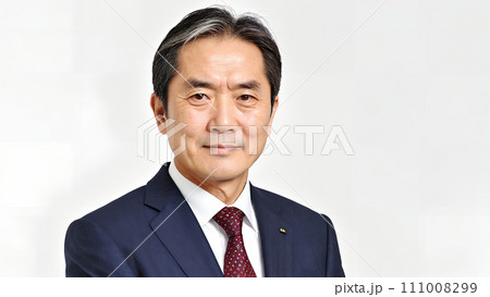 スーツを着た中年のビジネスマン 111008299