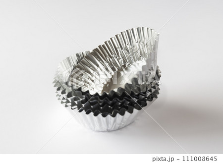 複数のアルミカップ　小型容器　アルミ箔加工品 111008645