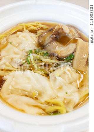 おいしいカップラーメンのワンタン麺 111008881