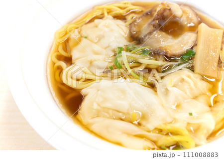 おいしいカップラーメンのワンタン麺 111008883
