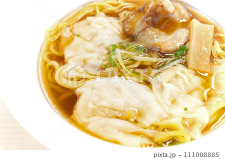 おいしいカップラーメンのワンタン麺 111008885