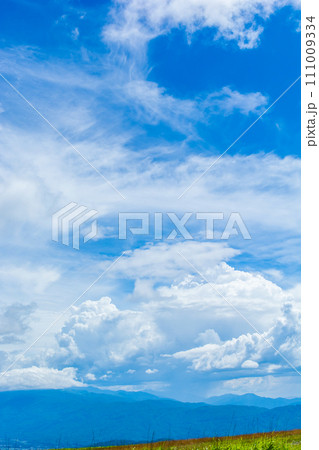 長野県・霧ヶ峰の空 111009334